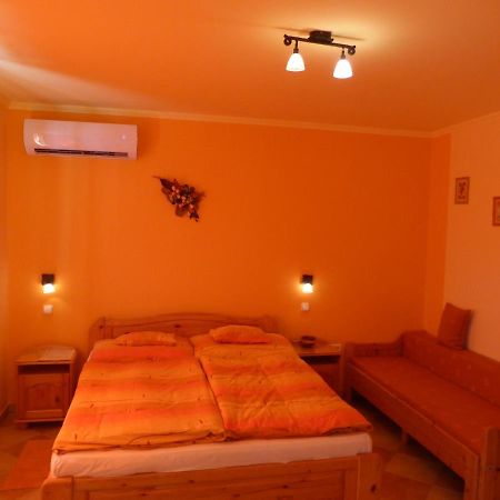 Napfeny Apartman Es Vendeghaz Егерсалок Екстер'єр фото