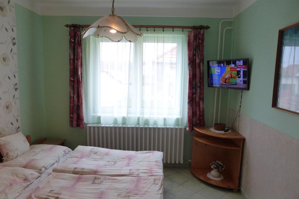Napfeny Apartman Es Vendeghaz Егерсалок Екстер'єр фото