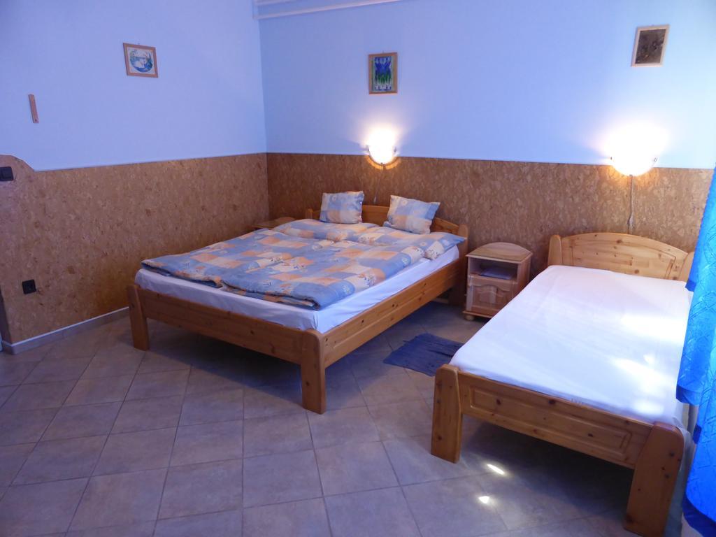 Napfeny Apartman Es Vendeghaz Егерсалок Екстер'єр фото