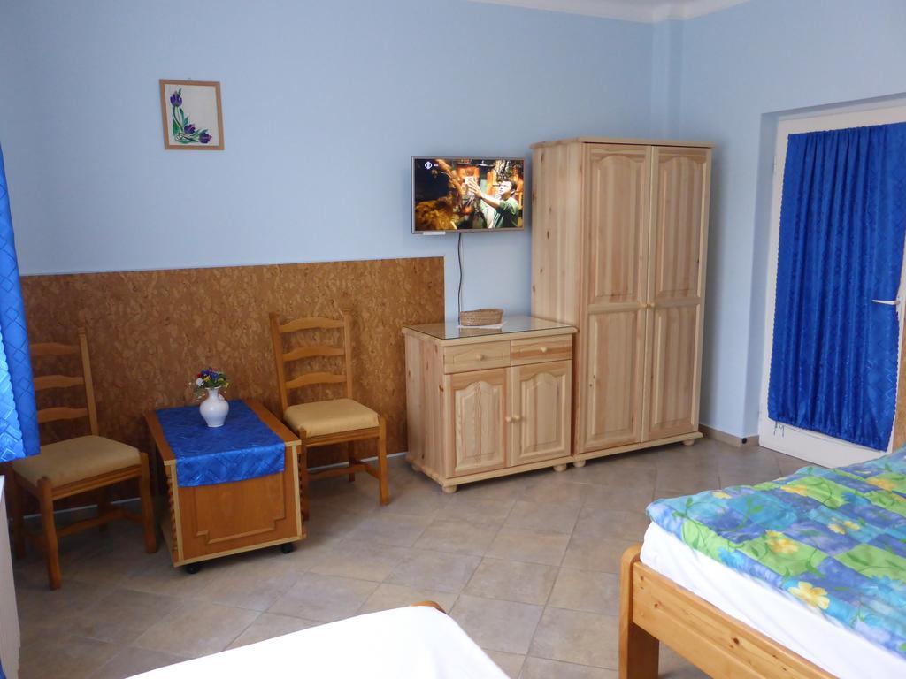 Napfeny Apartman Es Vendeghaz Егерсалок Екстер'єр фото