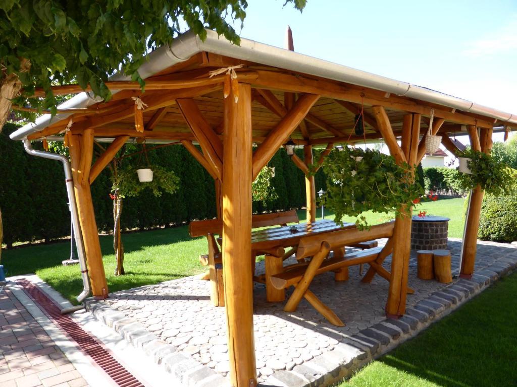 Napfeny Apartman Es Vendeghaz Егерсалок Екстер'єр фото