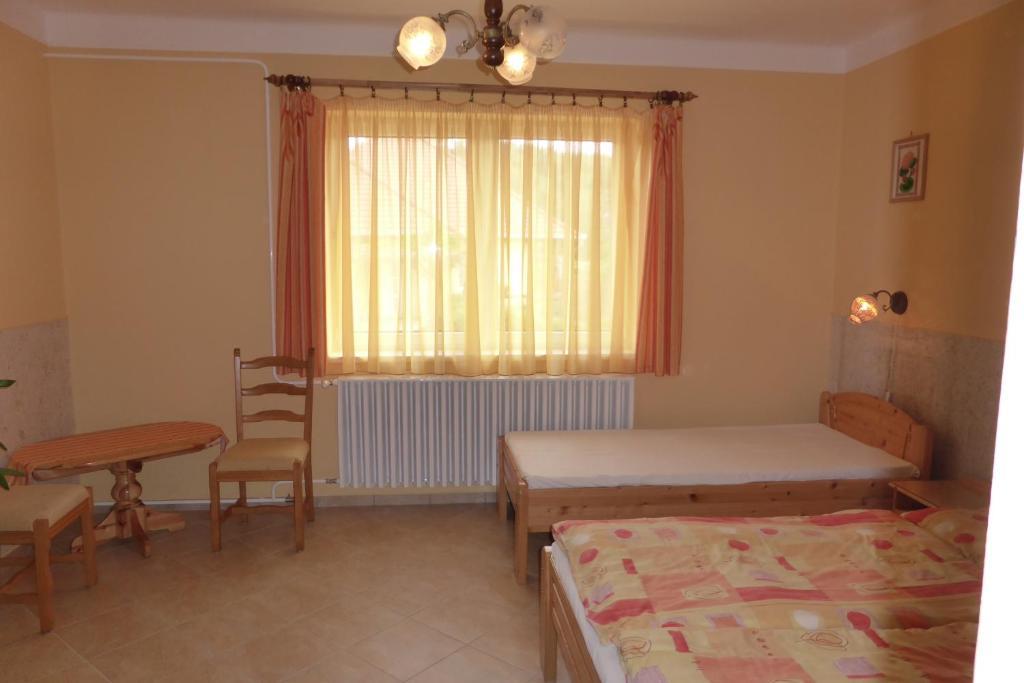 Napfeny Apartman Es Vendeghaz Егерсалок Номер фото