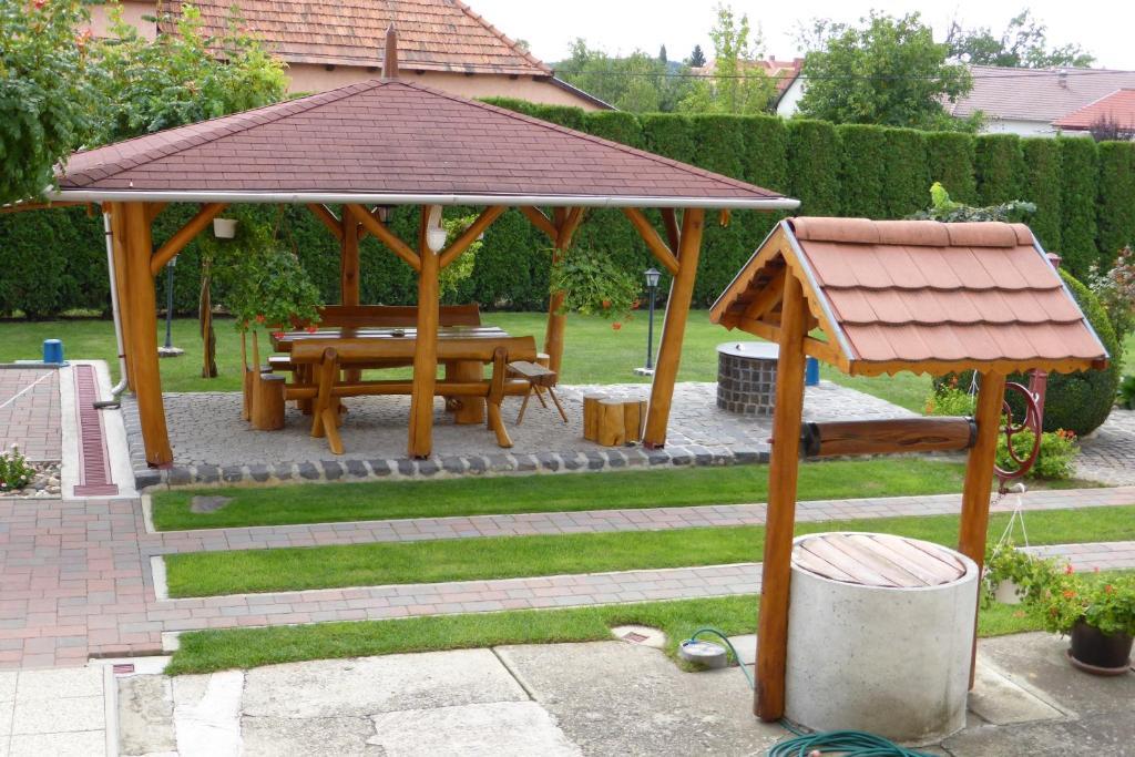 Napfeny Apartman Es Vendeghaz Егерсалок Екстер'єр фото