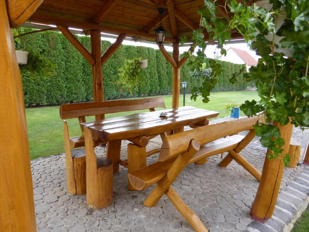 Napfeny Apartman Es Vendeghaz Егерсалок Екстер'єр фото